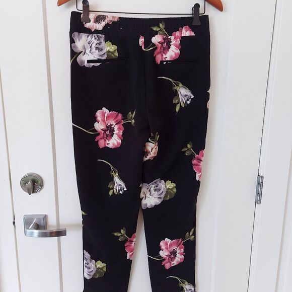 ONE by Chapter Floral Cropped Pants Size XSmall - Picture 3 of 5